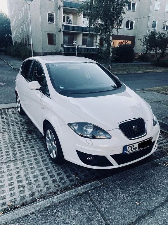 Weiß Gebraucht 2014 Seat Altea 4You Van / Kleinbus | 5.799 € (Fairer Preis) - Bild 1/4