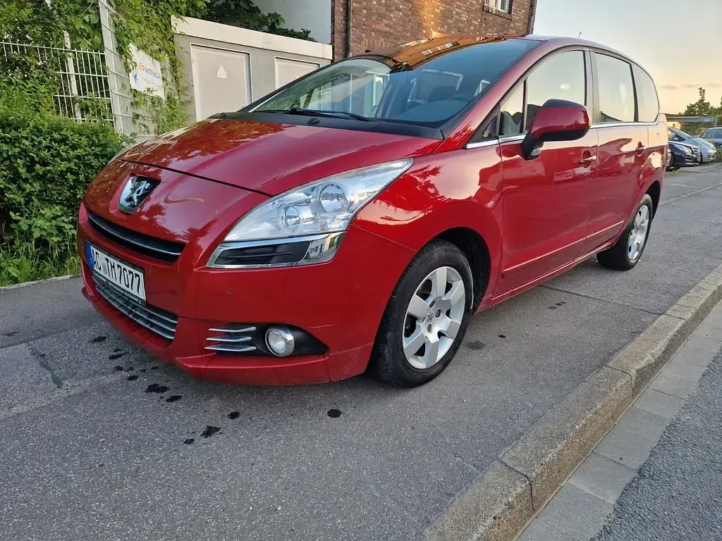 Gebraucht Peugeot 5008 Active 120 PS (88 kW) 2012 Rot Van / Kleinbus