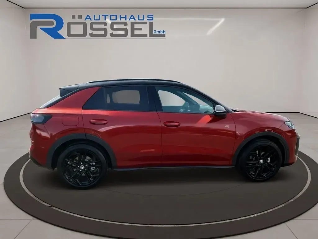 Neu VW T-Roc R-line 150 PS (110 kW) 2026 Flame red metallic /dach schwa SUV