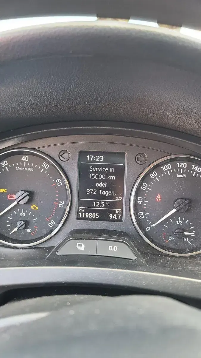 Gebraucht Skoda Rapid Ambition 90 PS (66 kW) 2012 Silber Kleinwagen