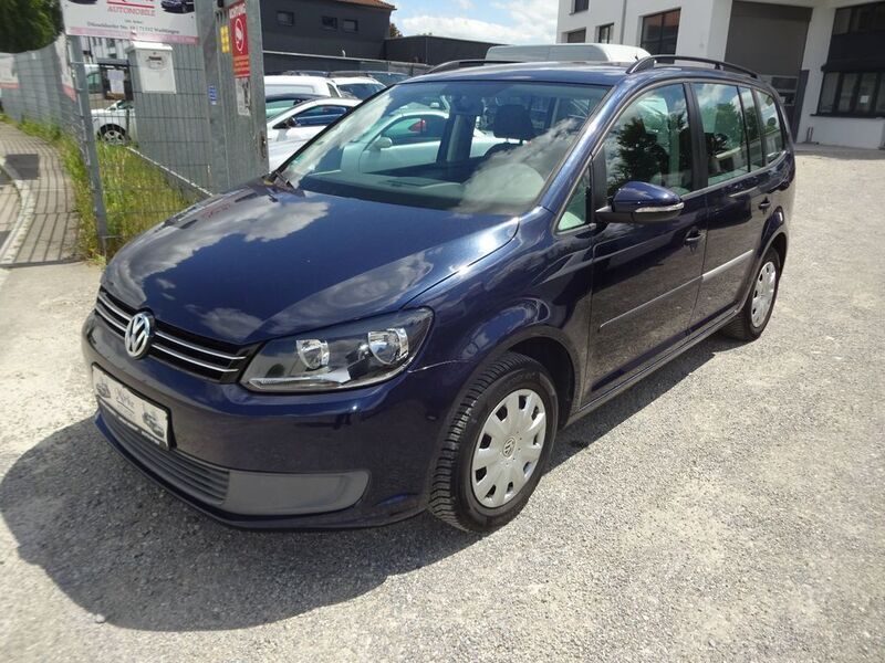 Blau Gebraucht 2010 VW Touran Trendline Van / Kleinbus | 5.850 € (Fairer Preis) - Bild 1/4