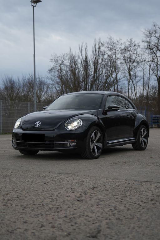 Gebraucht VW Beetle Cup 105 PS (77 kW) 2014 Schwarz Kleinwagen