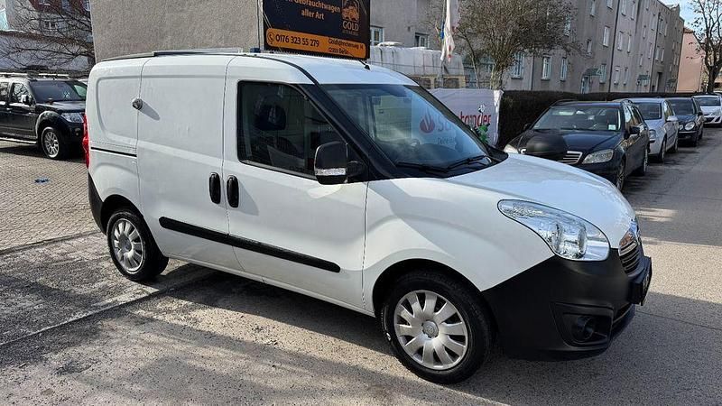Gebraucht Opel Combo 95 PS (69 kW) 2018 Weiß Van / Kleinbus