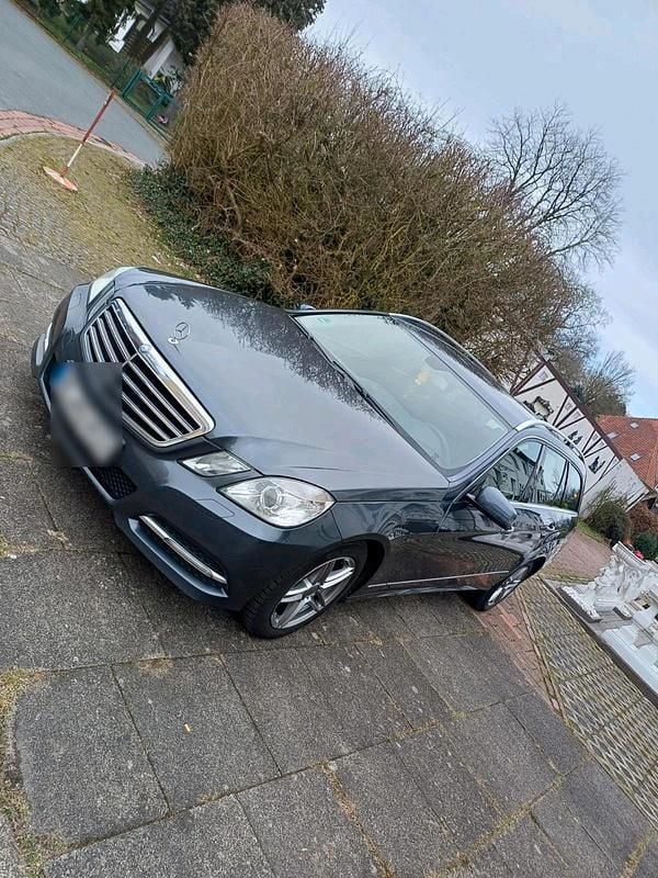Gebraucht Mercedes E220 170 PS (125 kW) 2012 Blau Kombi