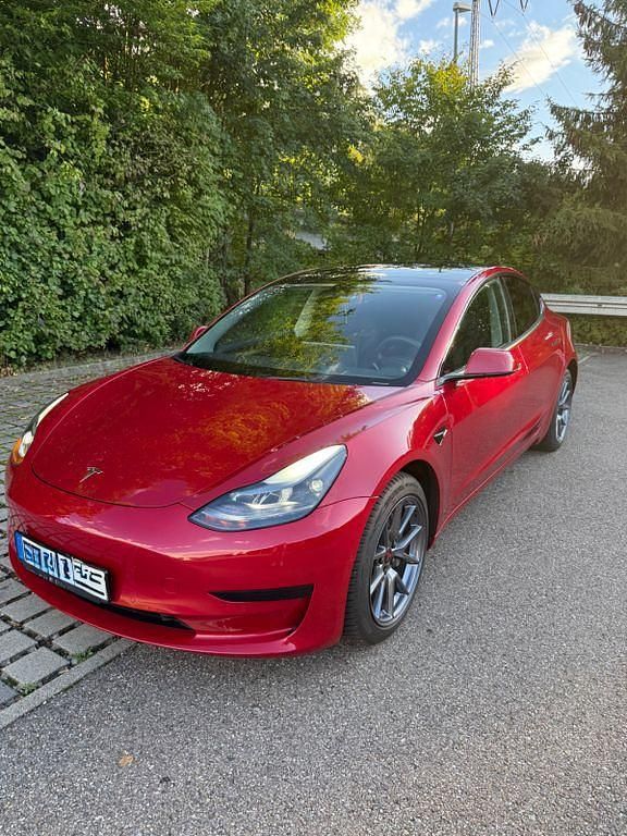 Rot Gebraucht 2022 Tesla Model 3 RWD Limousine | 27.000 € (Fairer Preis) - Bild 1/4