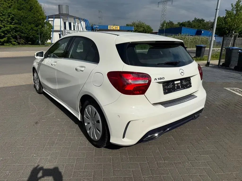 Gebraucht Mercedes A180 Edition 122 PS (89 kW) 2017 Weiß Limousine