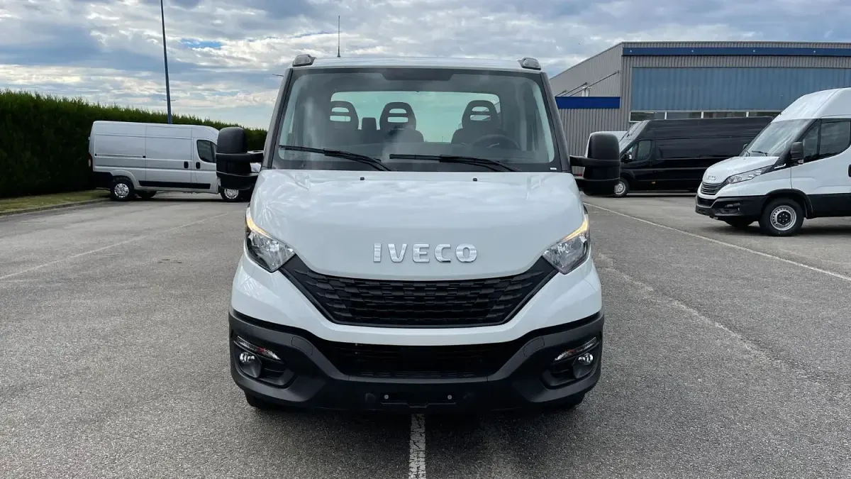 Neu Iveco Daily 156 PS (114 kW) 2025 (blanc) Van