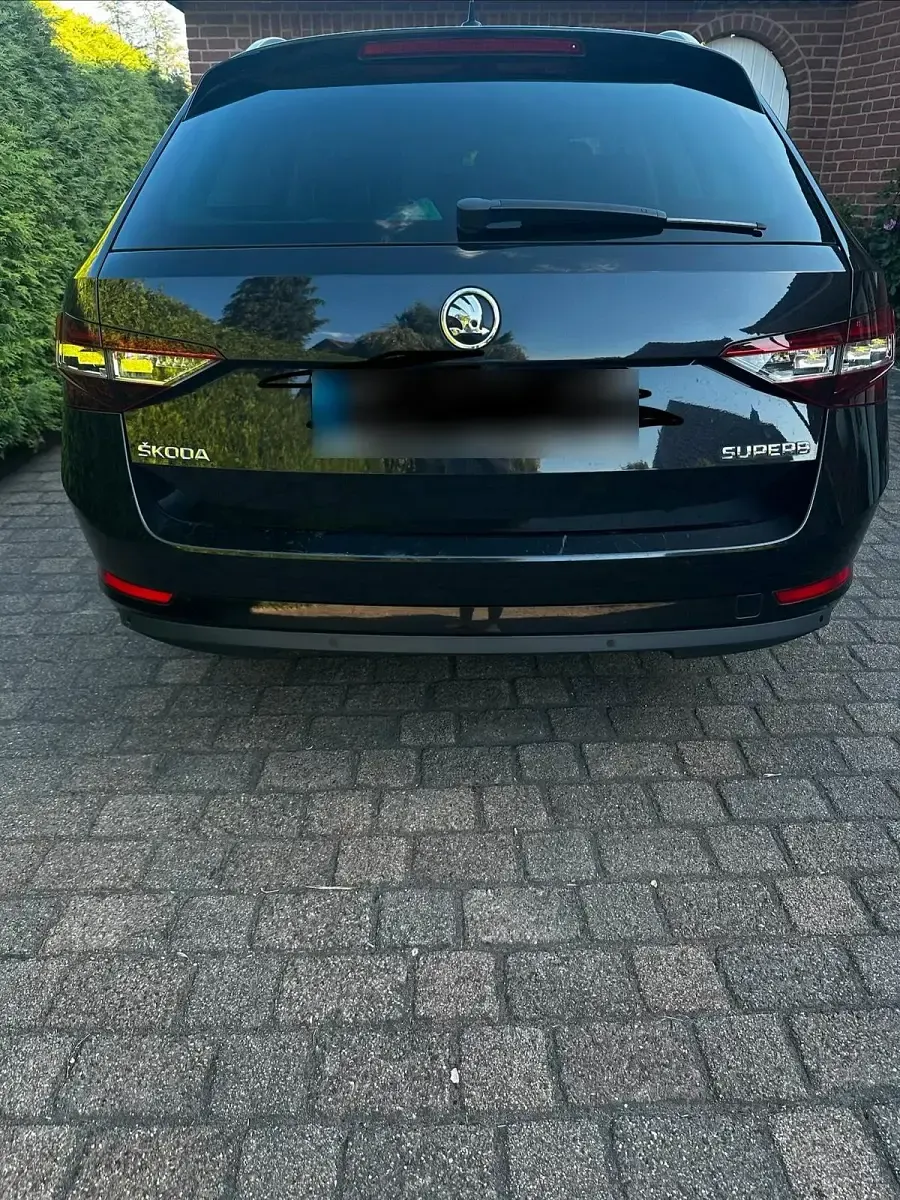 Gebraucht Skoda Superb LAURIN & KLEMENT 190 PS (139 kW) 2017 Schwarz Limousine