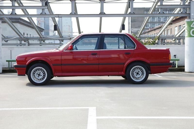 Gebraucht BMW 325 170 PS (125 kW) 1988 Rot Limousine