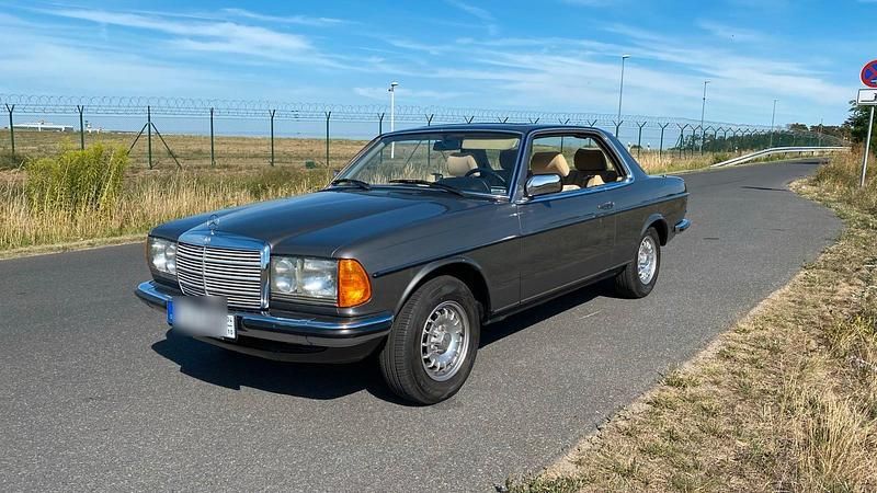 Gebraucht 1983 Mercedes 230 Coupé | 15.900 € - Bild 1/4