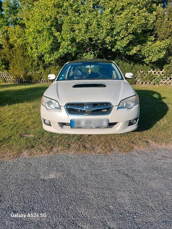 Weiß Gebraucht 2009 Subaru Legacy Limousine | 4.800 € (Fairer Preis) - Bild 1/4