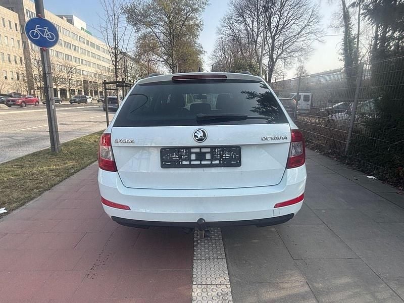 Usado Skoda Octavia Joy 110 HP (80 kW) 2017 Branco Carrinha