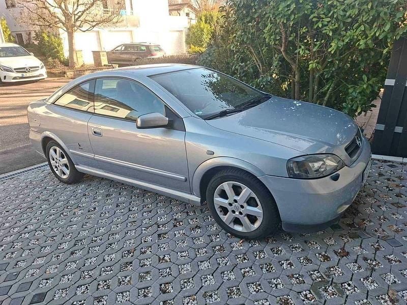 Gebraucht Opel Astra 147 PS (108 kW) 2001 Silber Coupé