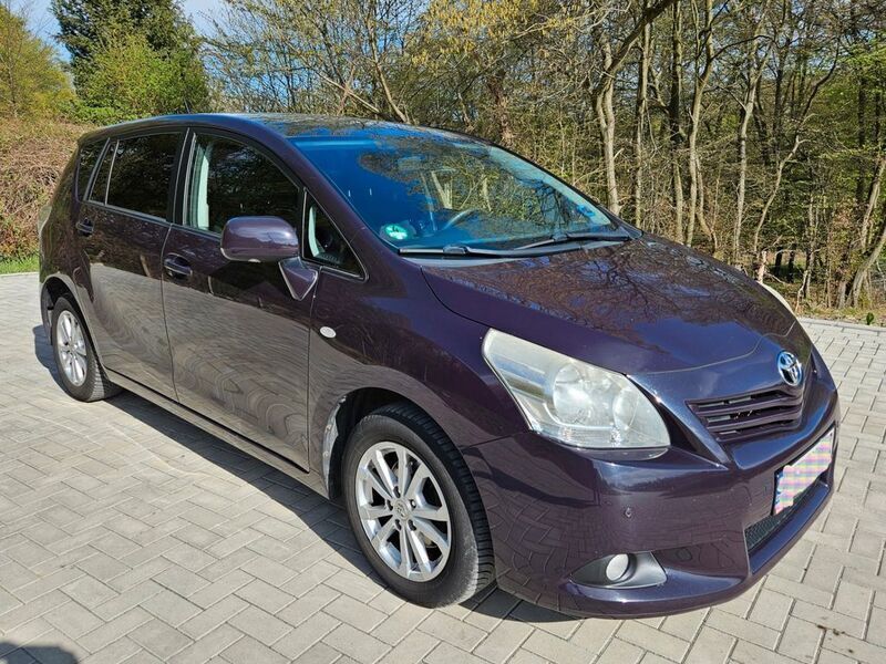 Violet Gebraucht 2010 Toyota Verso Van / Kleinbus | 5.510 € (Fairer Preis) - Bild 1/4