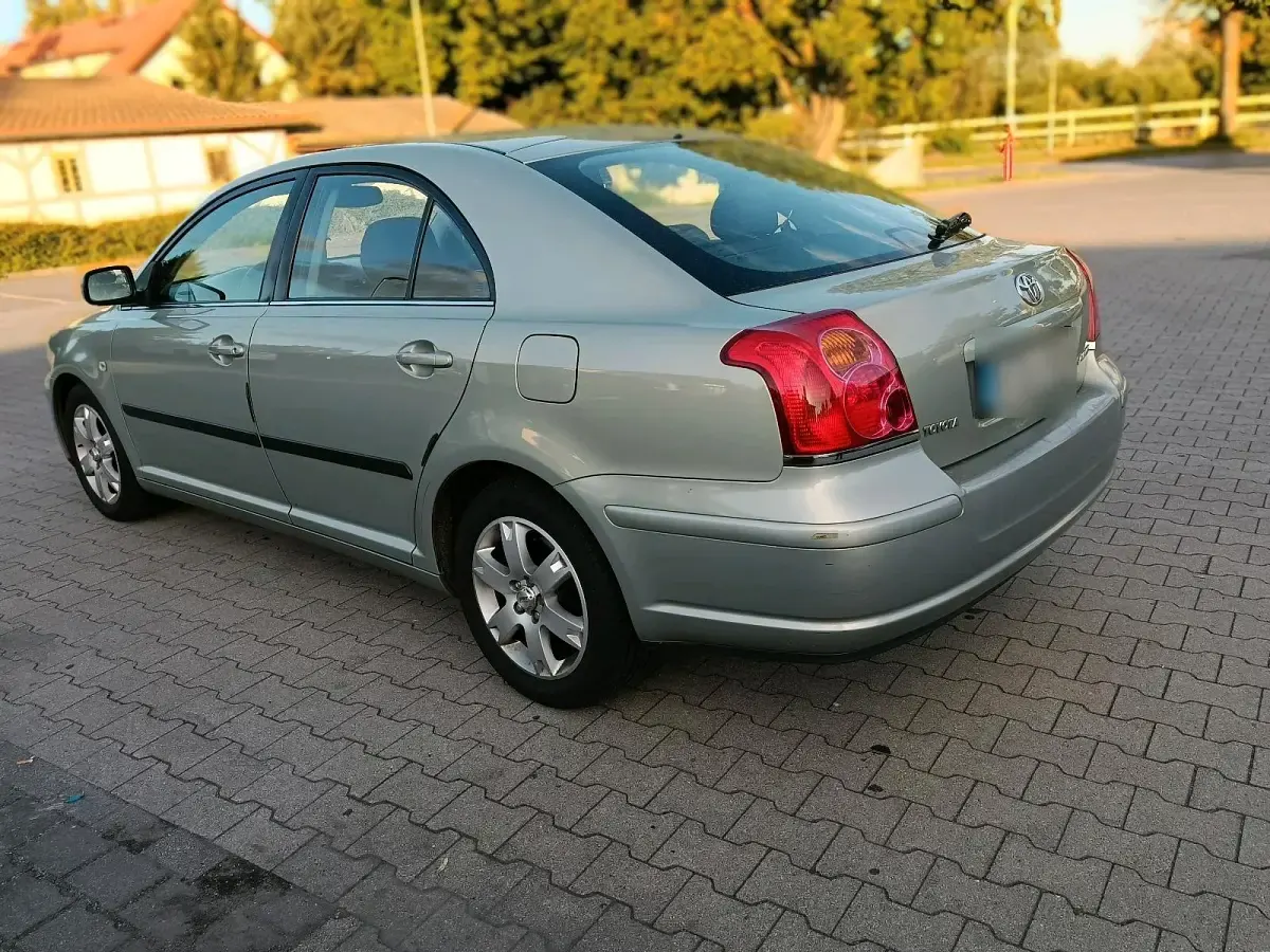 Gebraucht Toyota Avensis 146 PS (107 kW) 2005 Gold Limousine