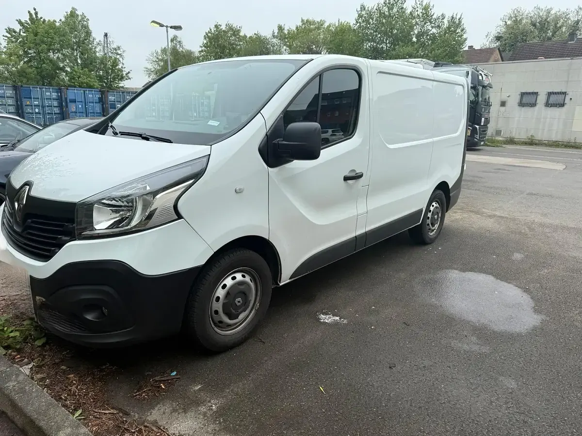 Gebraucht Renault Traffic 105 PS (77 kW) 2018 Weiß Van / Kleinbus