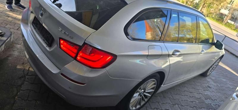 Gebraucht BMW 530 245 PS (180 kW) 2010 Titansilber metallic Kombi
