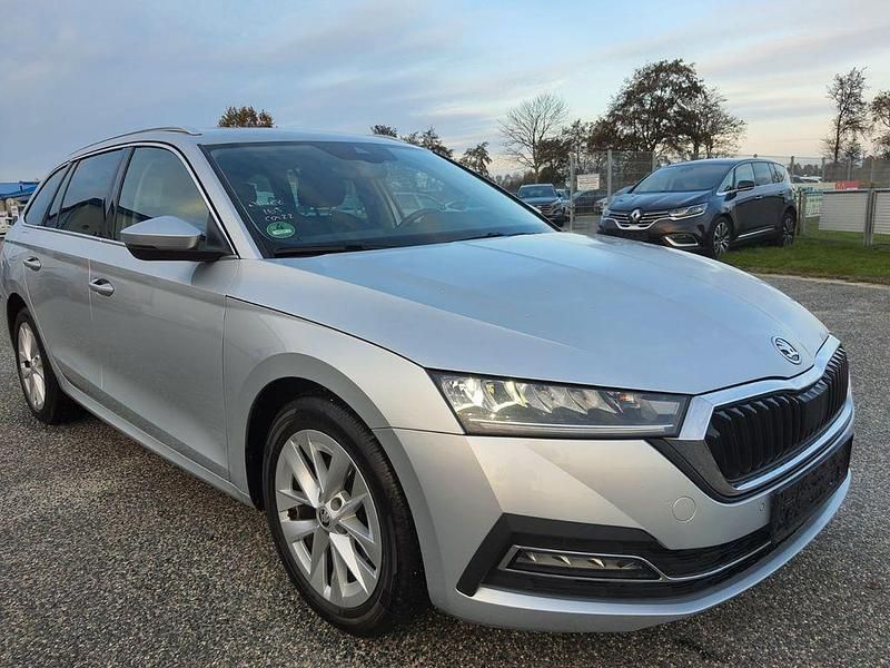 Silber Gebraucht 2021 Skoda Octavia First Edition Kombi | 16.999 € (Guter Preis) - Bild 1/4