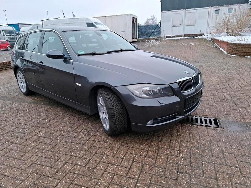 Gebraucht BMW 330 231 PS (169 kW) 2006 Grau Kombi