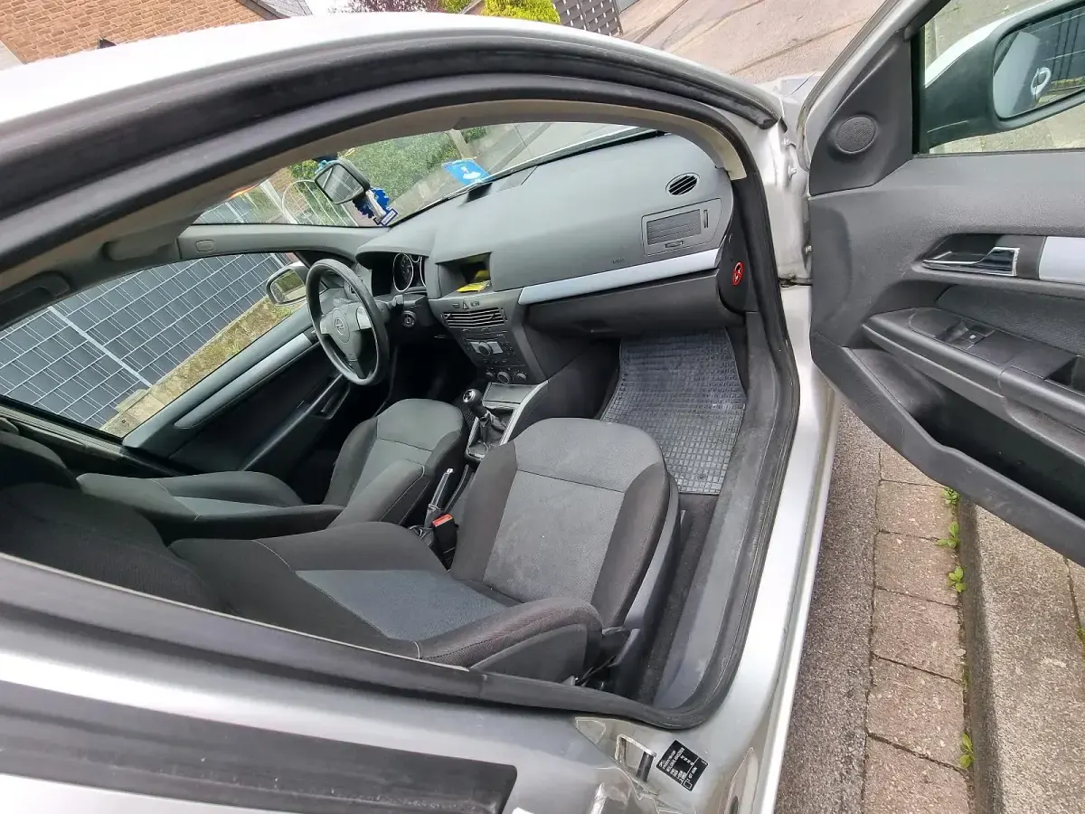Gebraucht Opel Astra 105 PS (77 kW) 2004 Silber Kleinwagen