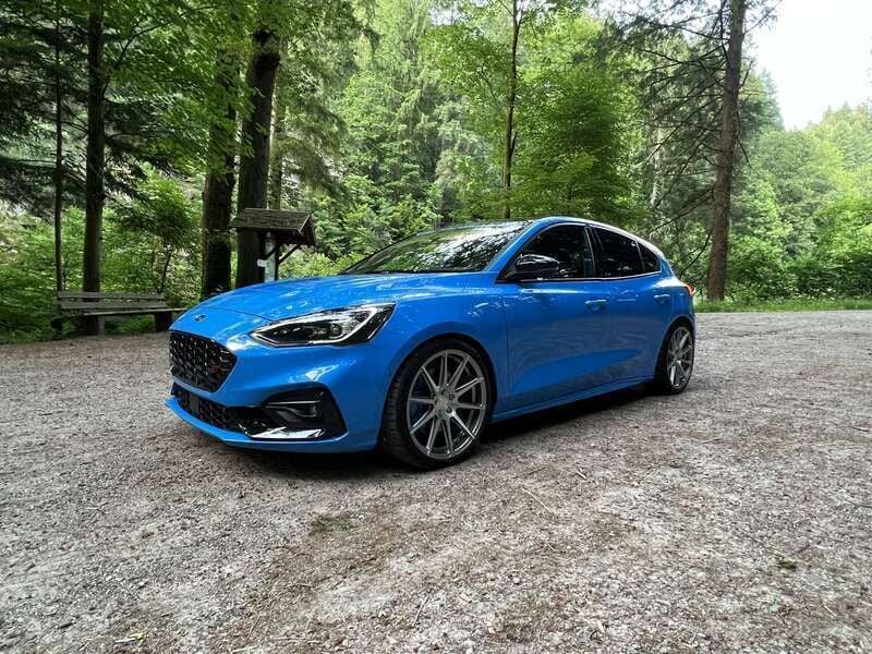 Blau Gebraucht 2022 Ford Focus ST Limousine | 25.800 € (Guter Preis) - Bild 1/4