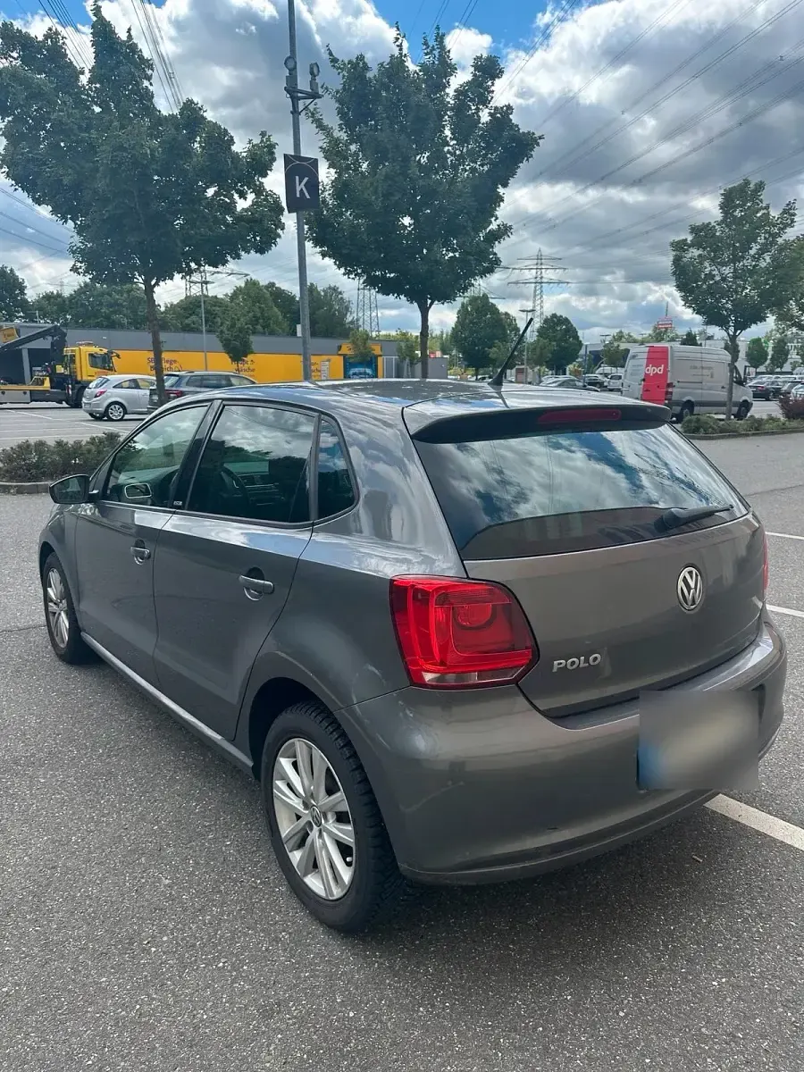 Gebraucht VW Polo 60 PS (44 kW) 2012 Grau Kleinwagen