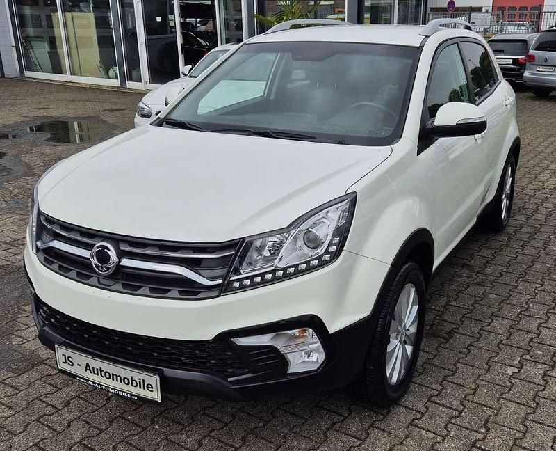 Weiss Gebraucht 2018 Ssangyong (KGM) Korando SUV | 13.900 € - Bild 1/4