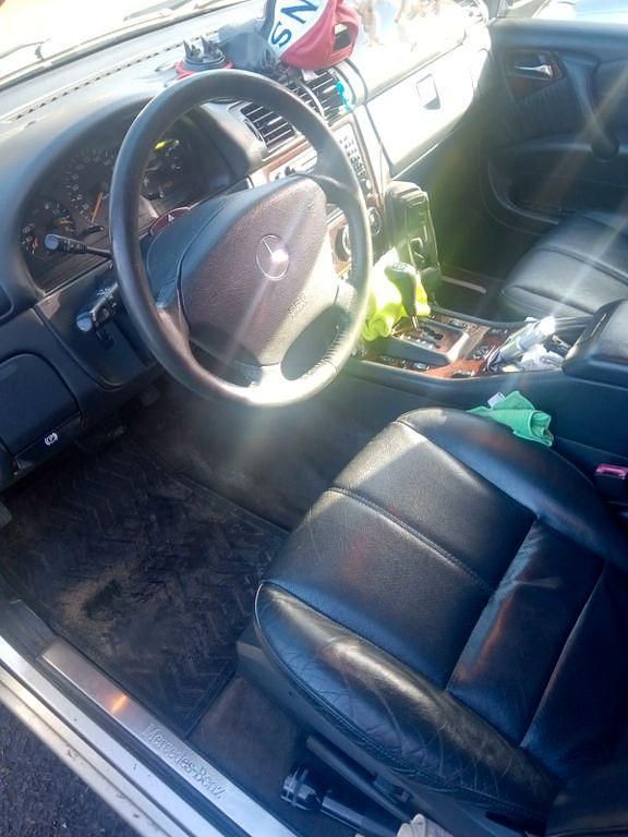 Gebraucht Mercedes ML270 167 PS (122 kW) 2002 Silber SUV