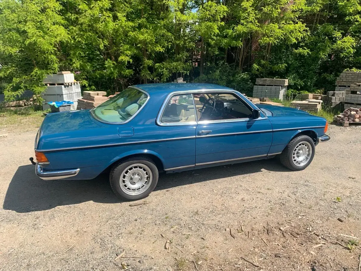 Gebraucht Mercedes 230 109 PS (80 kW) 1979 Blau Coupé