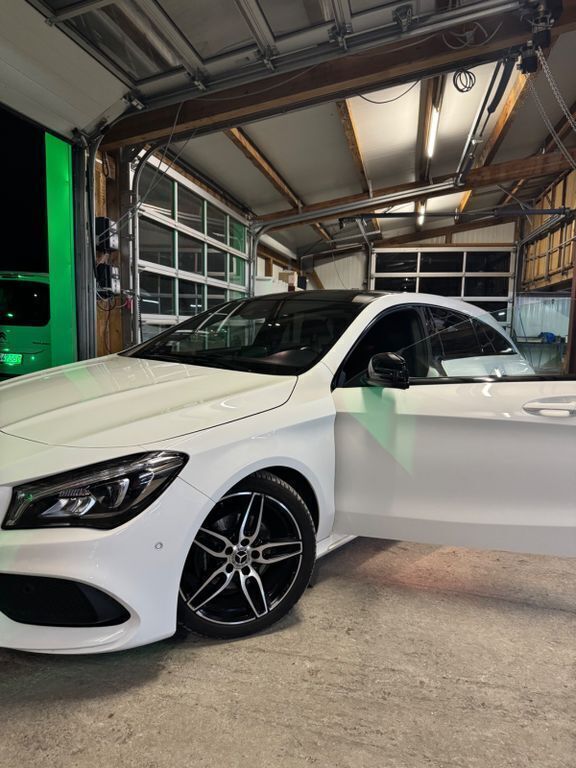 Weiß Gebraucht 2018 Mercedes CLA200 Shooting Brake Kombi | 20.500 € (Guter Preis) - Bild 1/4