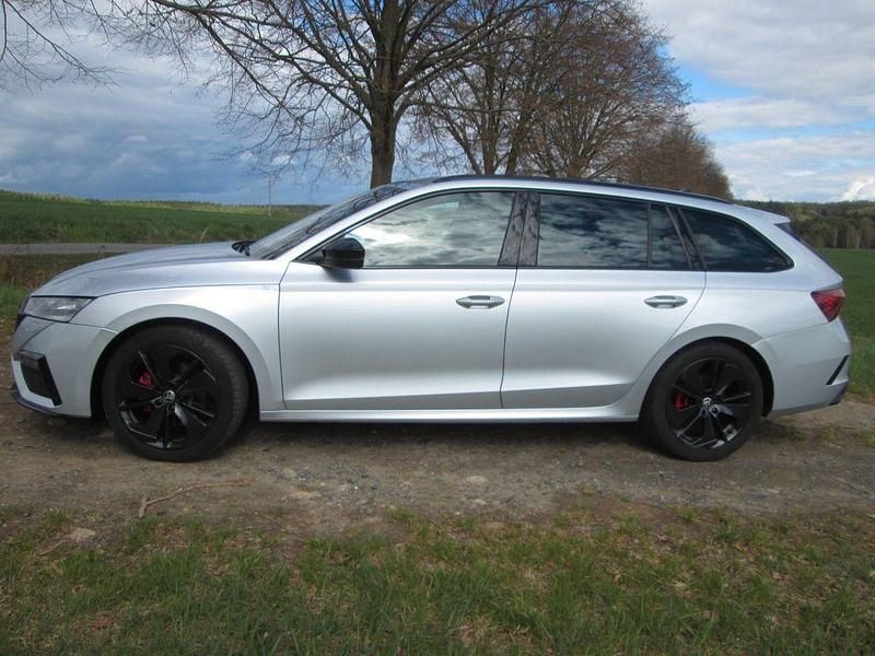 Second-hand Skoda Octavia RS 200 CP (147 kW) 2023 Argintiu Break