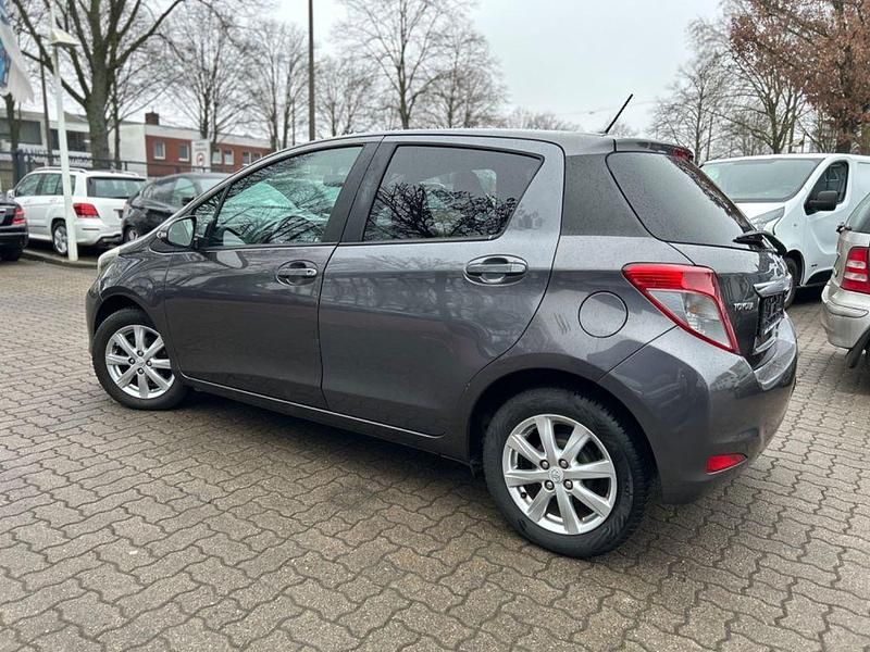 Gebraucht Toyota Yaris Edition 69 PS (50 kW) 2013 Grau Kleinwagen