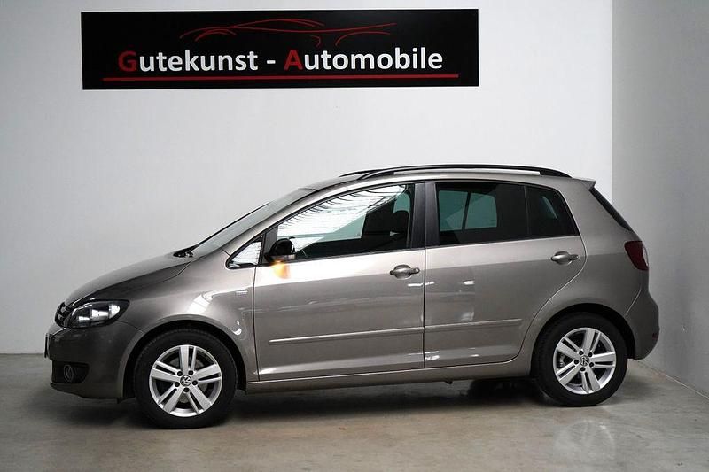 Braun Gebraucht 2013 VW Golf VII Match Limousine | 7.290 € (Superpreis) - Bild 1/4