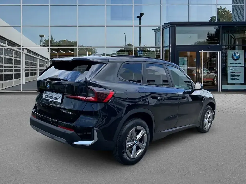 Używany BMW X1 211 KM (155 kW) 2024 Czarny SUV