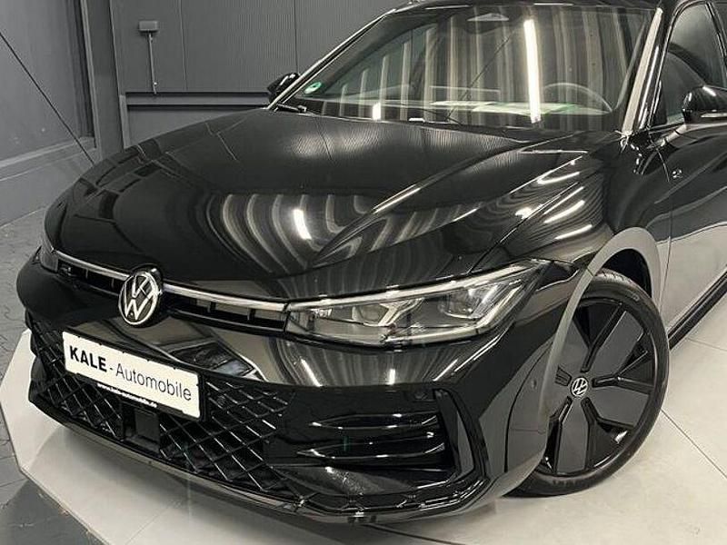 Gebraucht VW Passat R-line 193 PS (141 kW) 2024 Grenadillschwarz metallic Kombi
