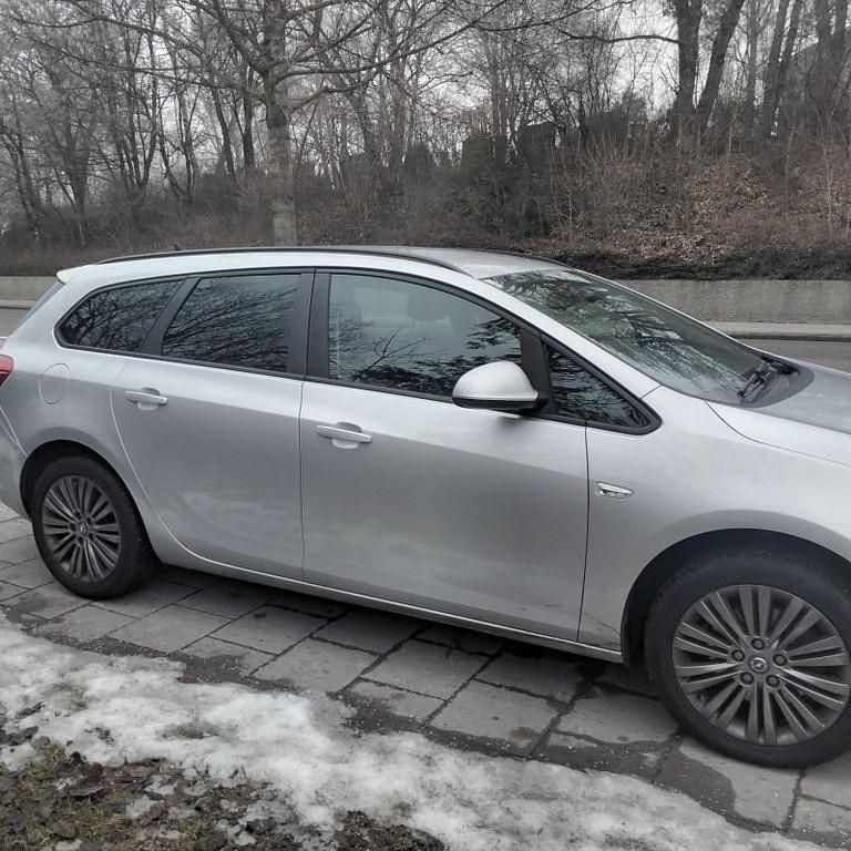 Gebraucht Opel Astra Edition 110 PS (80 kW) 2014 Silber Kombi