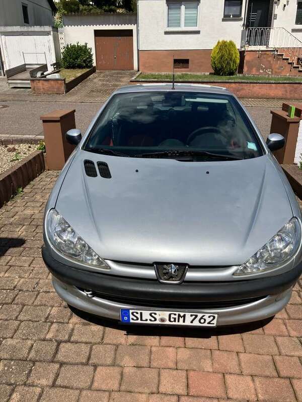 Silber Gebraucht 2002 Peugeot 206 CC Cabrio | 1.990 € (Fairer Preis) - Bild 1/4