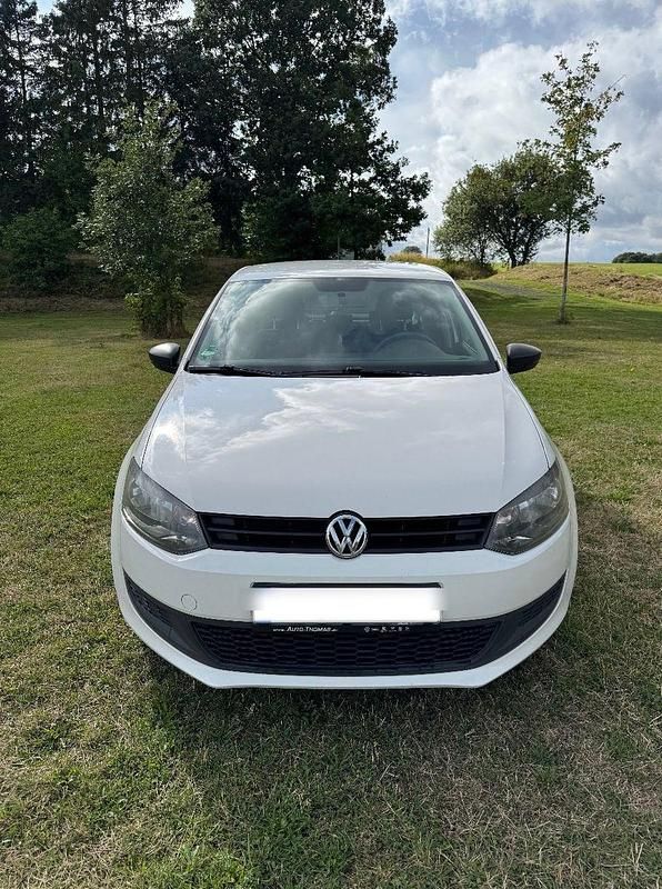Weiß Gebraucht 2014 VW Polo Trendline Kleinwagen | 5.850 € (Etwas zu teuer) - Bild 1/4