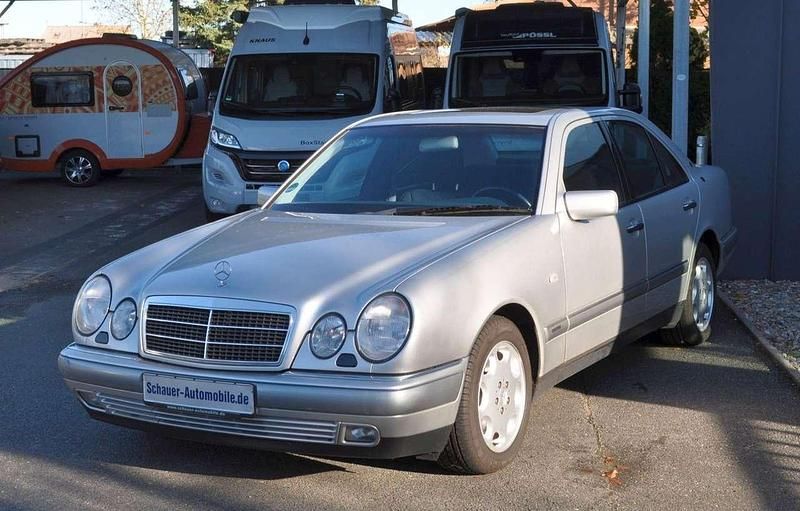 Gebraucht Mercedes E280 Elegance 204 PS (150 kW) 1999 Silber Limousine