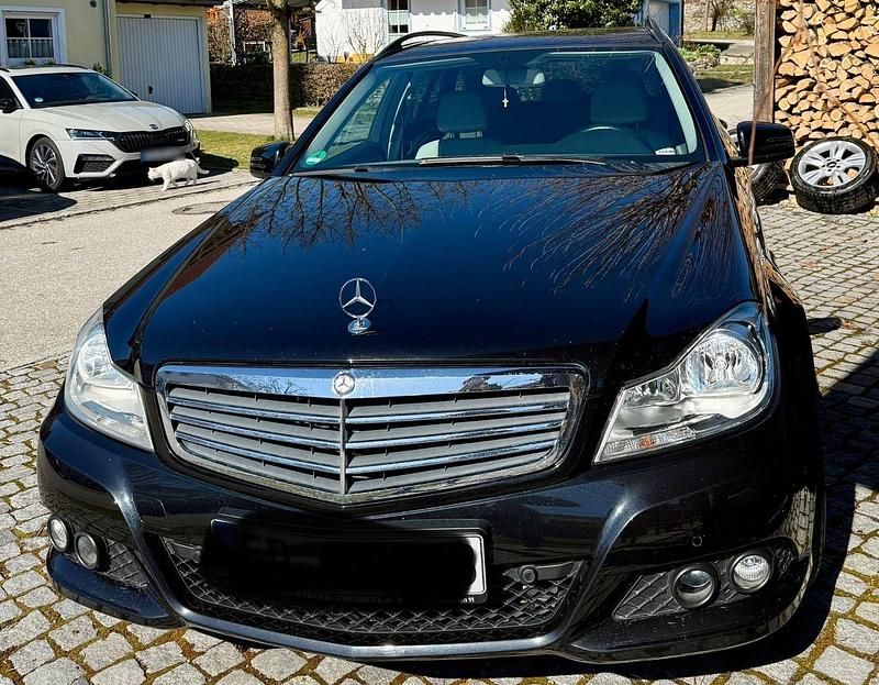 Gebraucht Mercedes C180 Elegance 156 PS (114 kW) 2013 Schwarz Kombi