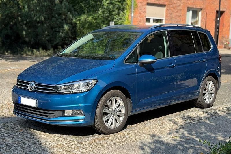 Blau Gebraucht 2017 VW Touran Highline Van / Kleinbus | 15.900 € (Fairer Preis) - Bild 1/4