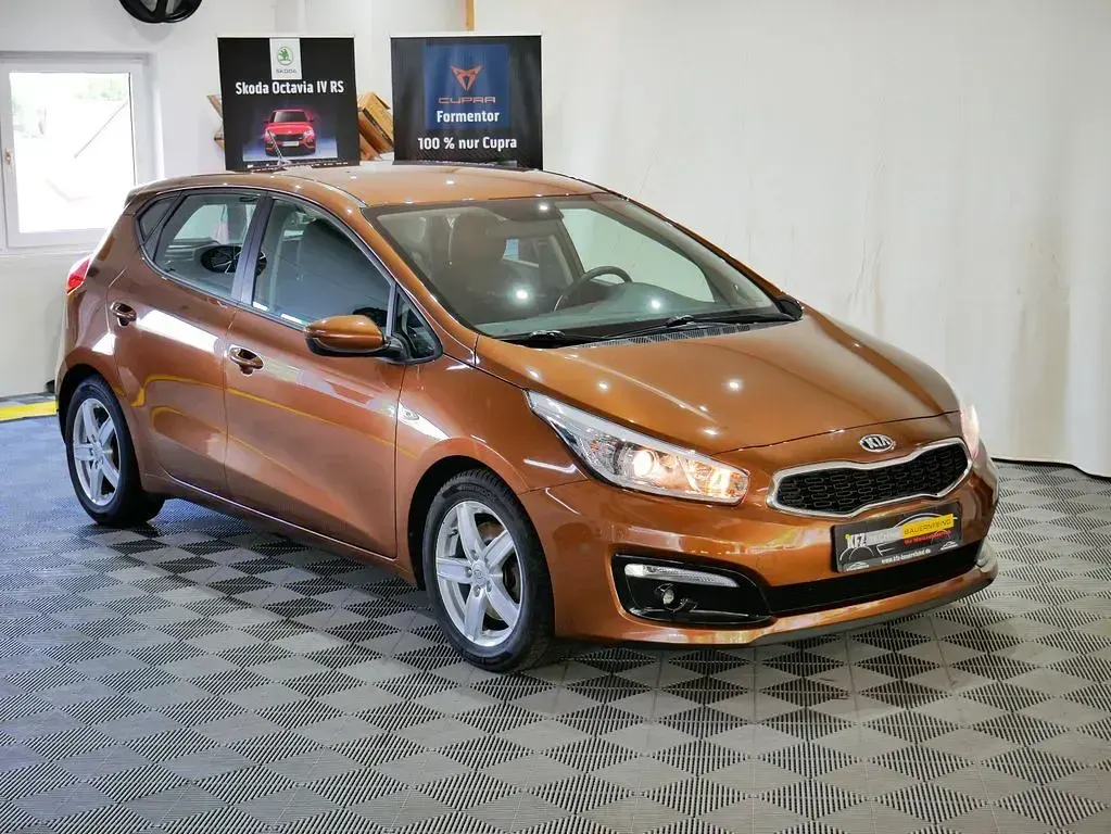 Gebraucht Kia Ceed 135 PS (99 kW) 2017 Gold Kleinwagen