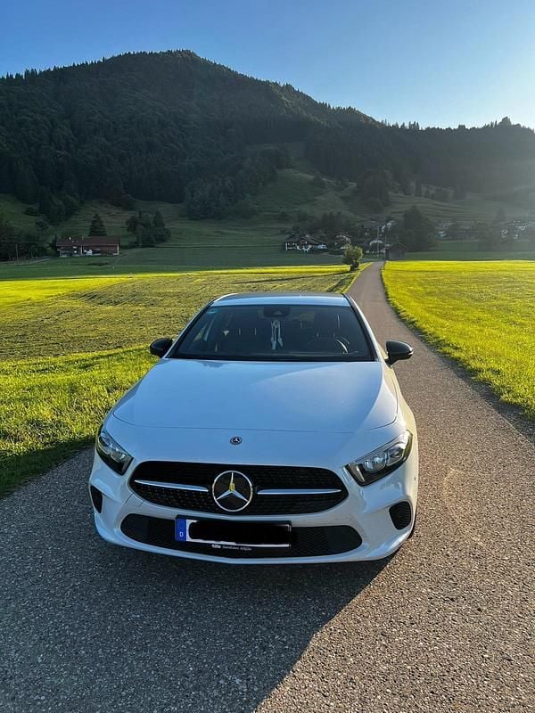 Gebraucht Mercedes A200 163 PS (119 kW) 2020 Weiß Limousine