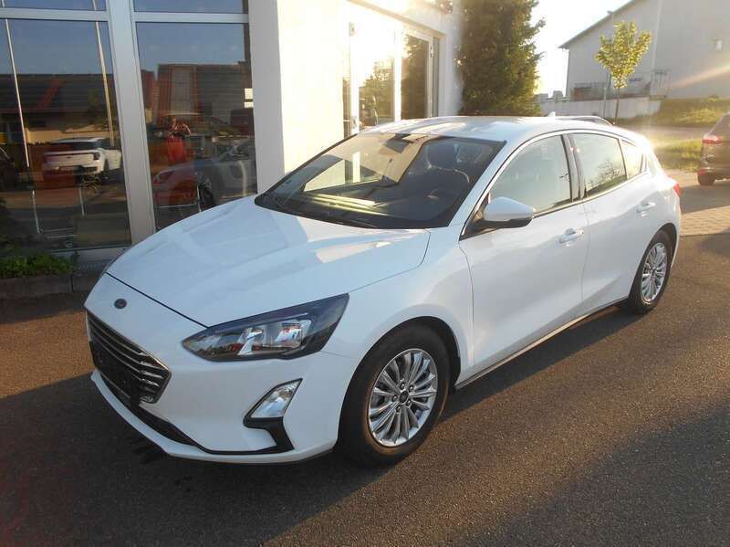 Frostweiß Gebraucht 2019 Ford Focus Titanium Kleinwagen | 15.900 € (Fairer Preis) - Bild 1/4