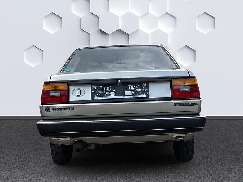 Second-hand VW Jetta 75 CP (55 kW) 1985 Auriu Berlinǎ
