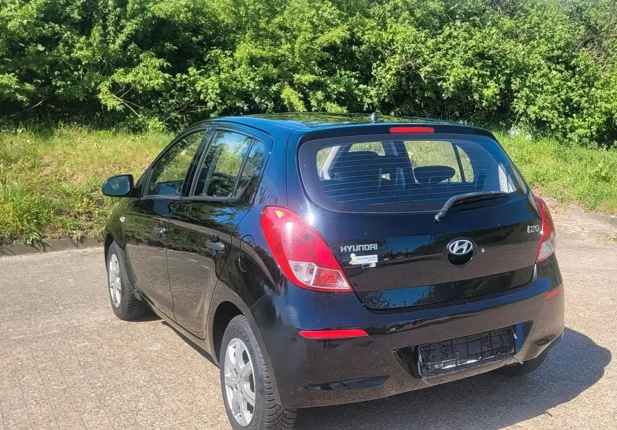Gebraucht Hyundai i20 Edition 75 PS (55 kW) 2014 Schwarz Kleinwagen