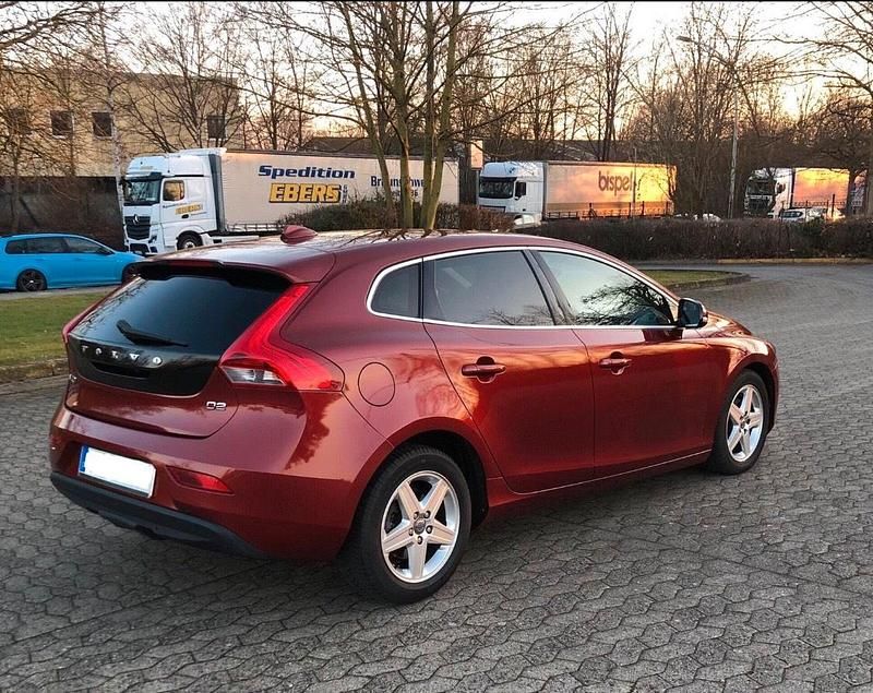 Rot Gebraucht 2012 Volvo V40 Kombi | 7.500 € (Etwas zu teuer) - Bild 1/4