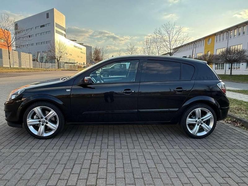 Gebraucht Opel Astra 200 PS (147 kW) 2009 Schwarz Kleinwagen