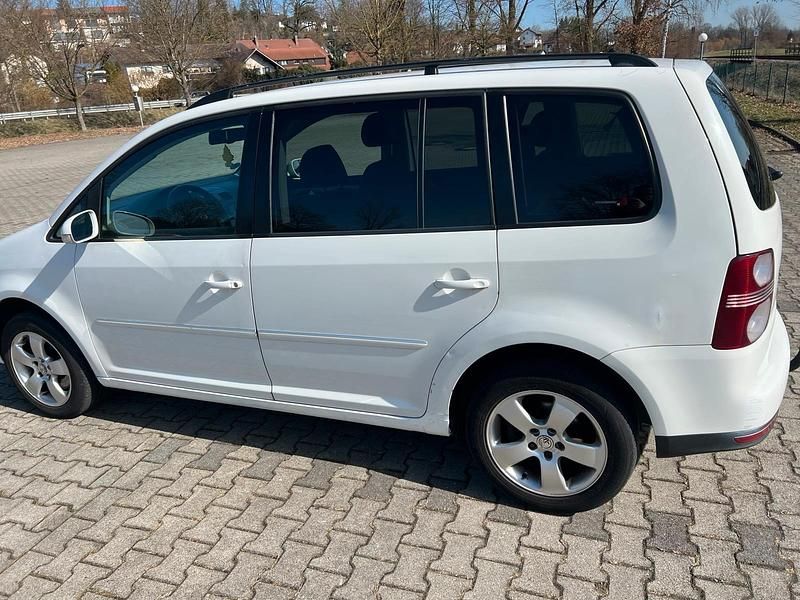 Gebraucht VW Touran 140 PS (102 kW) 2007 Weiß Van / Kleinbus