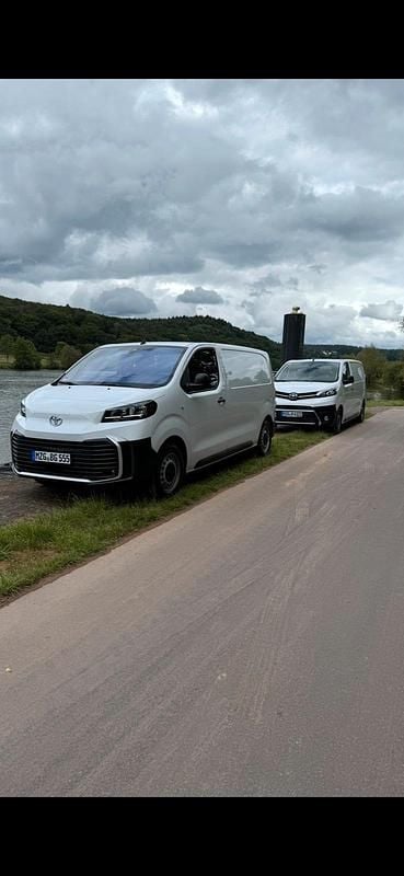 Gebraucht Toyota Proace 144 PS (105 kW) 2024 Weiß Van / Kleinbus